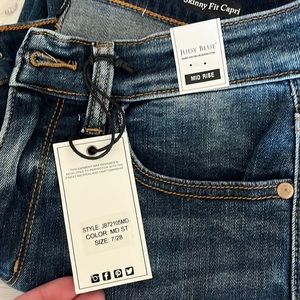 Judy Blue medium wash mid rise capris with cuff